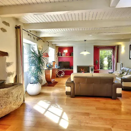Charming With Garden Ferienhaus Huelgoat