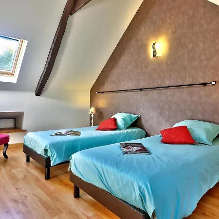 Ferienhaus Charming With Garden