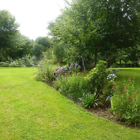 Charming With Garden Ferienhaus Huelgoat